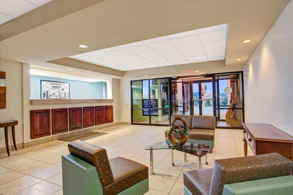 Super 8 by Wyndham Knoxville East Main image